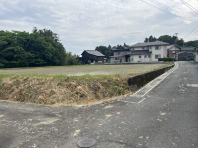 住宅用地（売地）北勢町麓村 公簿127.12坪 敷地面積相談可 要農地法手続 広々お土地