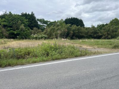 住宅用地（売地）北勢町京ケ野新田 公簿156.99坪 要農地法手続 県道沿い 広々お土地