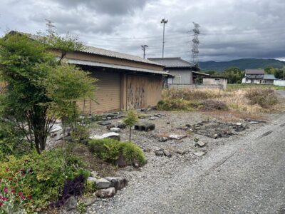 住宅用地（売地）北勢町塩崎 公簿105.99坪 車庫付き