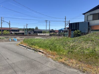 住宅用地（売地）大安町丹生川中 公簿60.51坪 更地渡し 見晴らし良好 角地 丹生川駅すぐ
